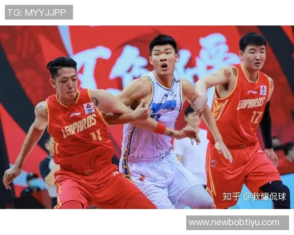 大洛专注卡位技巧努力为队友创造更好抢板机会